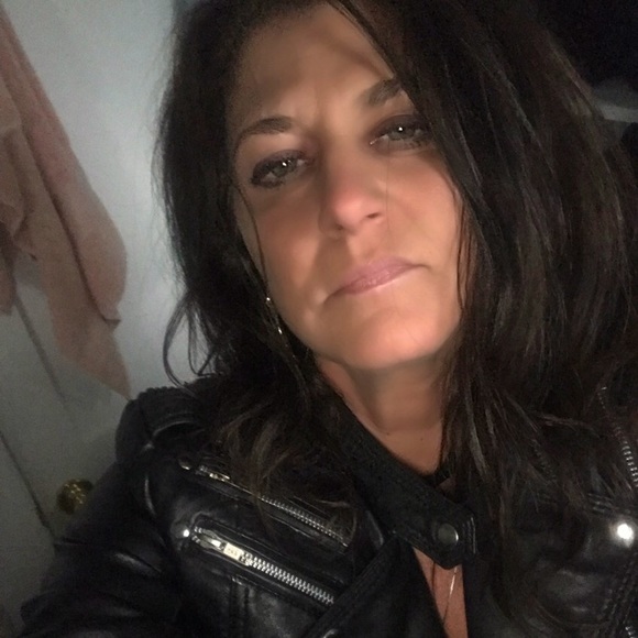 Meet your Posher, Christine - Picture 2 of 2